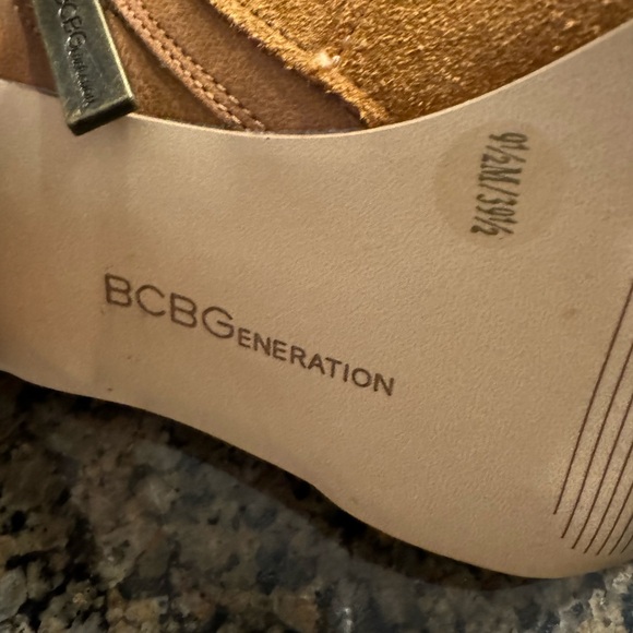 Cute!! BCBG Slightly used Suede Booties Camel color Size 9 1/2 4” heel Zip sides - Picture 2 of 15